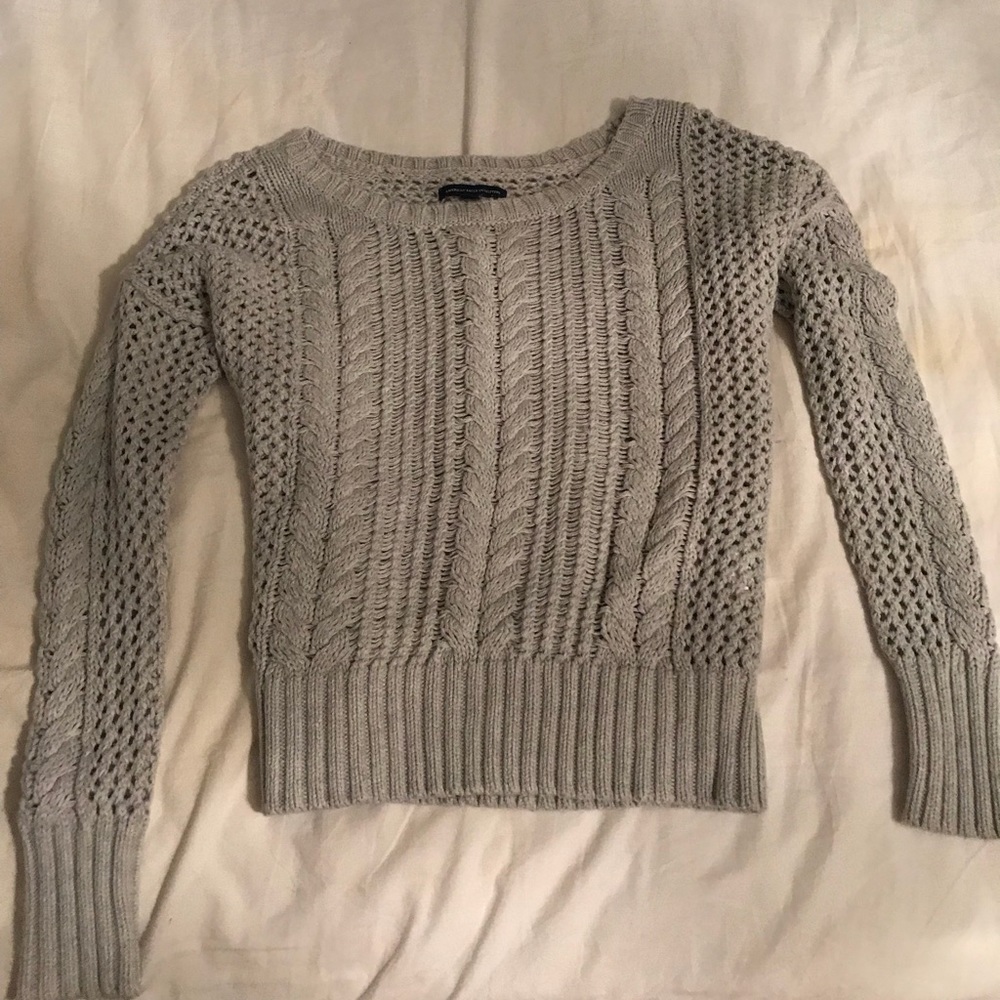 Grey American eagle sweater.